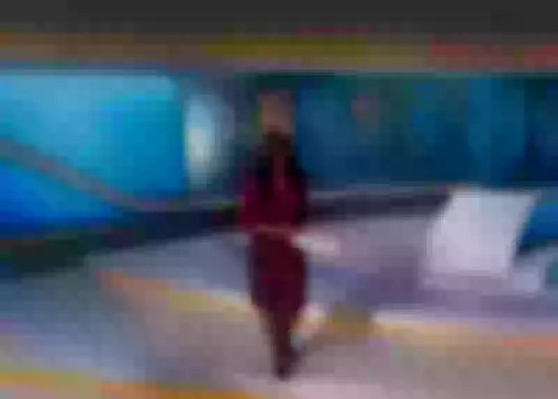 مذيعة سعودية تظهر على قناة الجزيرة وتخطف الأنظار بجمالها وانوثتها الصارخة .. والجمهور يطلق عليها هذا اللقب!