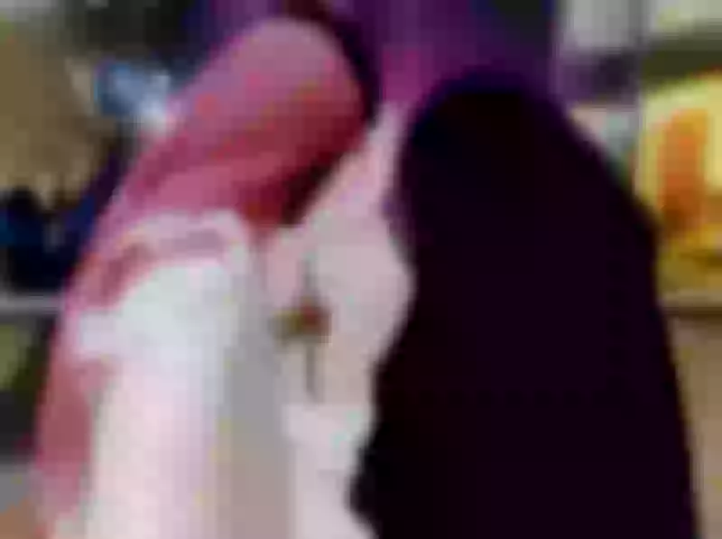 فتاة سعودية تتخطى الحدود الحمراء وتكشف عن سبب صادم وراء إقبال الرجال على الزواج من فتيات بعمر العشرين بدون اي ذرة حياء.. سبب مستحيل يخطر في بالك؟