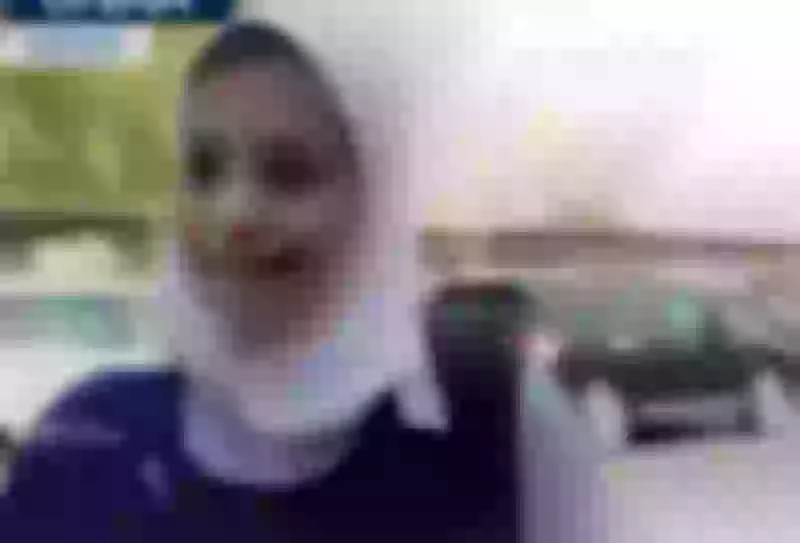انهاء عقد معلمة فلسطينية في الكويت بعد أن فعلت هذا الشيئ الغريب  في طالبة وصدمت الشارع الكويتي!