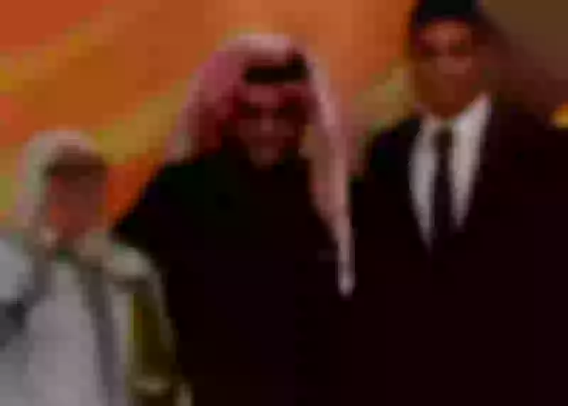 "تركي آل الشيخ".. يفاجئ اللاعب أشرف حكيمي ووالدته بهذا الطلب منهما أثناء تكريمه (شاهد الفيديو)