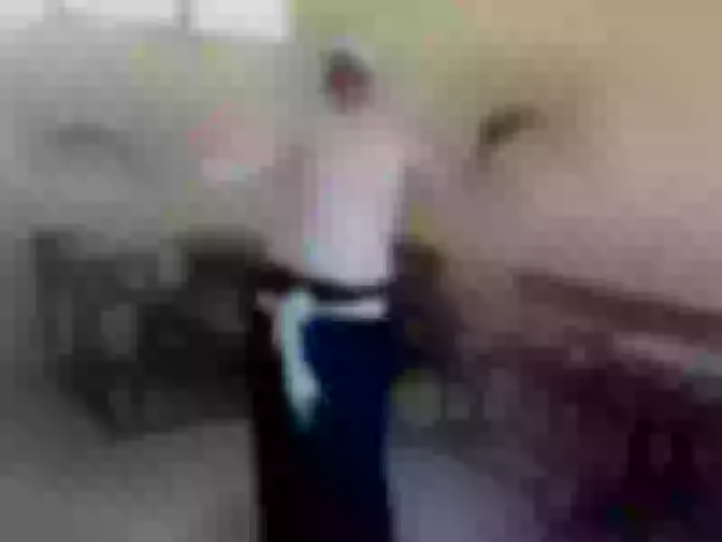 فيديو : طالبة مصرية صاروخ تتحدي أشهر راقصة بوصلة رقص صادمة من داخل الفصل ومتابع : مسحت صافيناز .