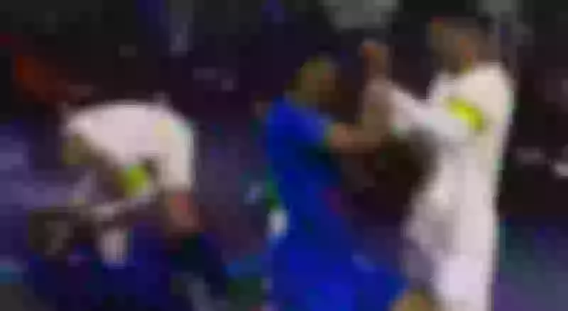 السعودية: كرستيانو رونالدو ينفجر غضبًا وسط الملعب أثناء مباراة النصر والفتح.. والحكم يعطيه إنذار!! (فيديو)