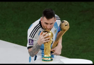 لن تصدق ماذا فعل ميسي بعد تتويج الأرجنتين بلقب بطل كأس العالم 2022 .. ما قام به فاجأ الملايين في أقطار الدنيا