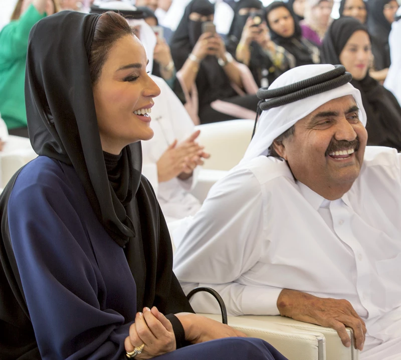 والدة أمير قطر"تميم" الشيخة "موزة" تفاجئ العالم في المونديال بفستان صاخب ظهرت به قبل 12 عاما ،، ستصدمك الرسالة التي أرادت إيصالها !