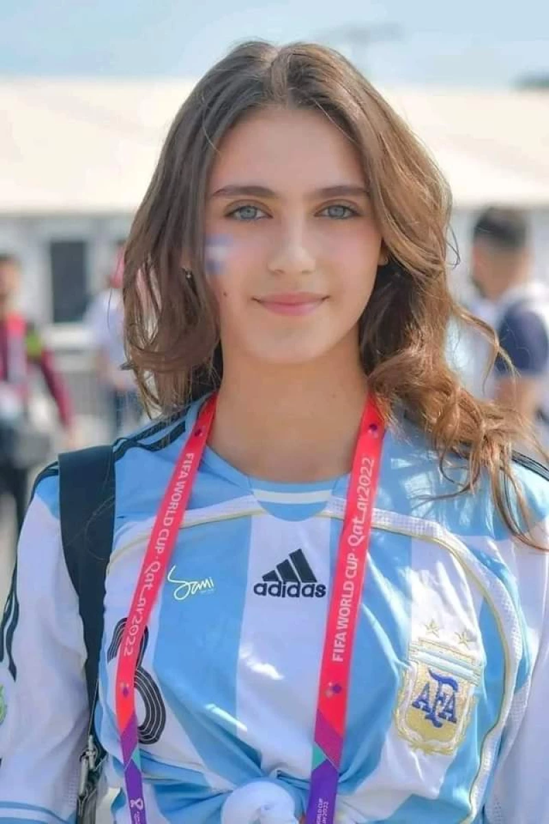 فتنت النساء قبل الرجال.. شاهد أجمل مشجعة أرجنتينية على وجه الأرض ظهرت في مدرجات كأس العالم قطر 2022