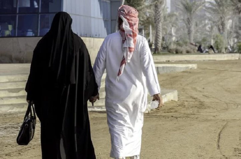 موظف تزوج فتاة سعودية مسيار دون علم زوجته الأولى وبعد عامين كانت المفاجأة التي لايتخيلة عقل ولا يتحمله بشر!!