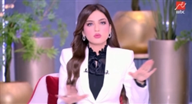 (جيبوا المأذون آخر الحلقة)طارق الدسوقي يحرج ياسمين عز ويطلب يدها على الهواء شاهدوا ردة فعلها؟