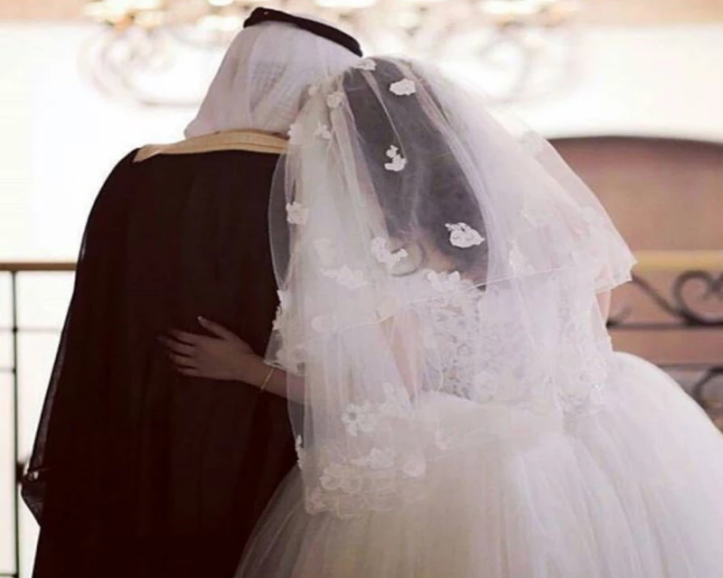 عروس سعودية تنتقم من عريسها في ليلة الدخلة.. والمفاجأة مافعله والدها عندما حضر إلى غرفة النوم..والسبب هاتفه