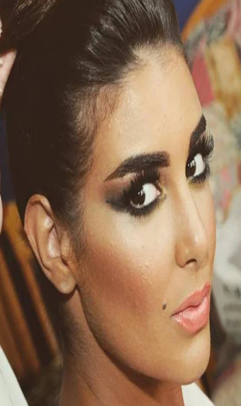 قبل عمليات التجميل.. صورة صادمة بملامح مختلفة لـ ياسمين صبري وبشرتها سوداء تحرق السوشيال ميديا !!