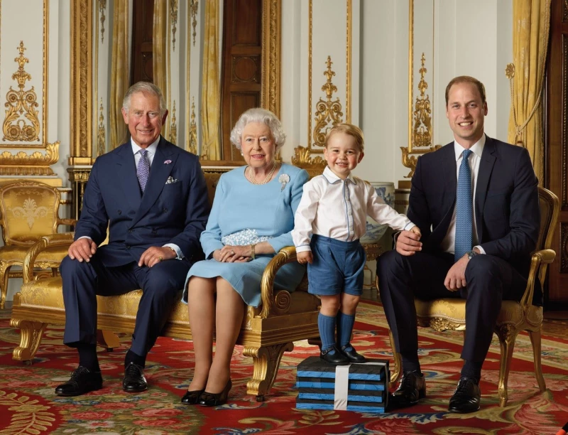 شاهد: الصورة المسربة التي دفعت الأمير هاري وميغان ماركل لمغادرة القصر الملكي.. لن تصدق ماذا كانت تفعل الملكة إليزابيث ونجلها تشارلز!