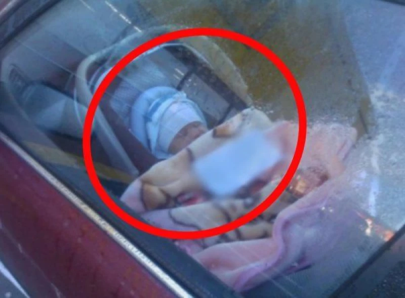 بدون خوف ولا تفكير.. ذهب لوظيفته وترك ابنته الرضيعة في السيارة بمفردها .. وعندما عاد كانت الصدمة التي "اصابته بالشلل"!!