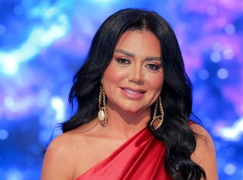 رانيا يوسف تستقبل رمضان ب "مش ندمانة على فستان البطانة"