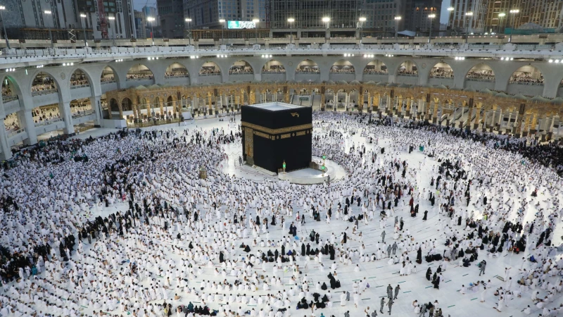استعدادات وفق أعلى المعايير في أول جمعة في رمضان في السعودية  أنظمة جديدة وخدمات غير مسبوقة