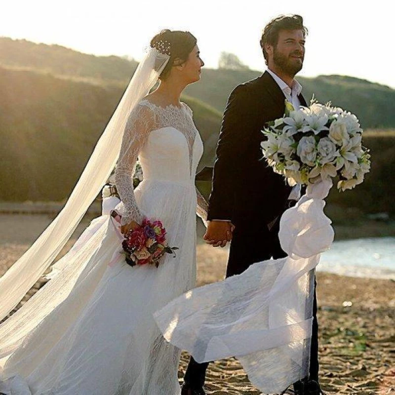 صور زفاف التركية لميس من هذا الفنان الشهير تشعل مواقع التواصل الاجتماعي.. ظهرت كالقمر في فستان الزفاف.!