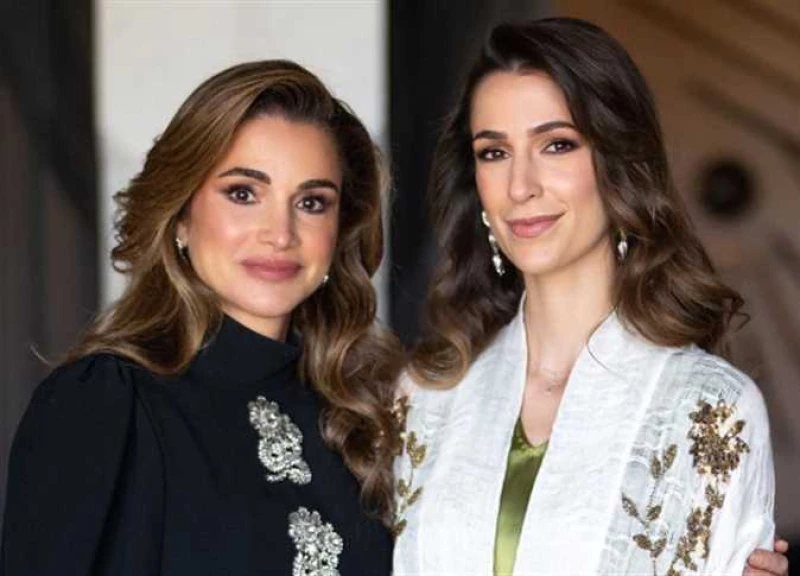 بالفيديو: هذا ما فعلته - الملكة رانيا تصدم والدة رجوة آل سيف في حفل الحناء خطيبة الأمير الحسين وصدمت الملايين