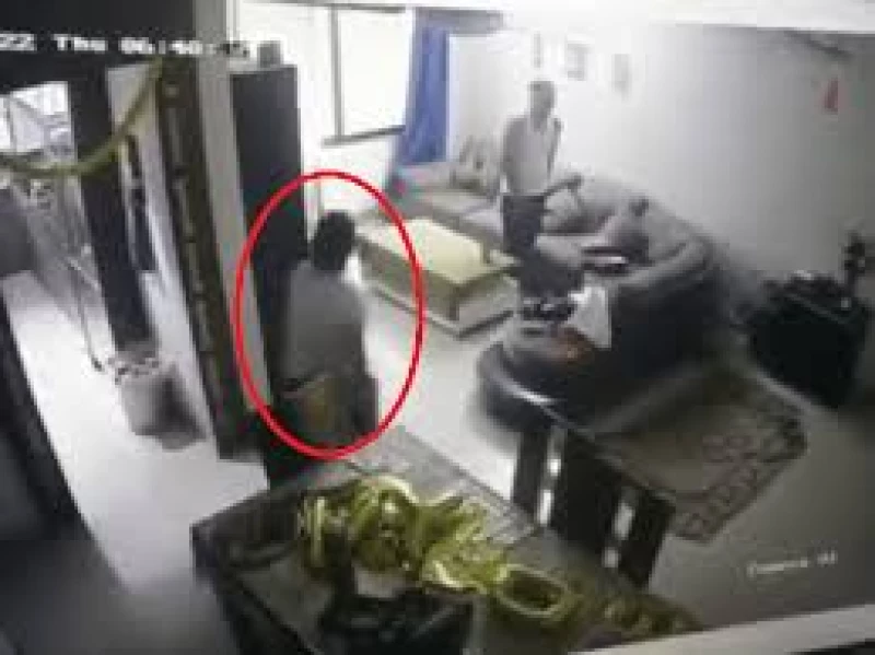 زوج سعودي يضع كاميرات سرية في غرفة نومه لينصدم بالكارثة الكبيرة وينكشف السر الذي اسقطه ارضاً على الفور!!